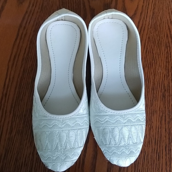 Embroidered White Flats - Picture 4 of 6